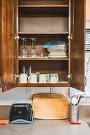 Comfortable Pasadena Retreat With Good Location