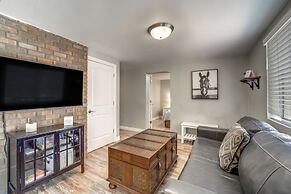 Fire Pit & Grill: Spacious 'forest Lakes Chalet'