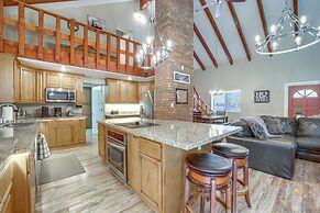 Fire Pit & Grill: Spacious 'forest Lakes Chalet'