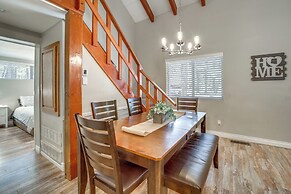 Fire Pit & Grill: Spacious 'forest Lakes Chalet'