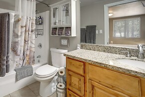 Fire Pit & Grill: Spacious 'forest Lakes Chalet'