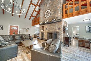 Fire Pit & Grill: Spacious 'forest Lakes Chalet'