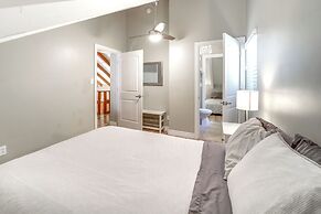 Fire Pit & Grill: Spacious 'forest Lakes Chalet'