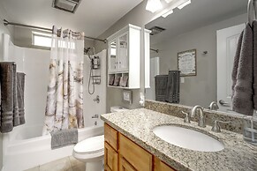 Fire Pit & Grill: Spacious 'forest Lakes Chalet'