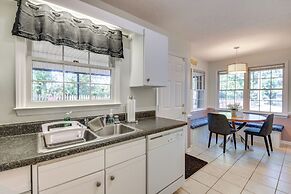 Seneca Escape w/ Screened Patio: Near Lakes!