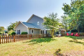 Seneca Escape w/ Screened Patio: Near Lakes!