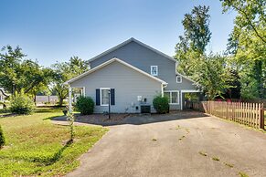 Seneca Escape w/ Screened Patio: Near Lakes!