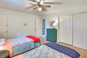 Seneca Escape w/ Screened Patio: Near Lakes!