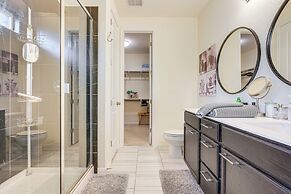 Large Fenced Yard: Family-friendly Kyle Home