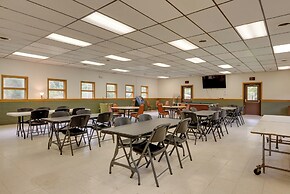 Community Rec Center: Outdoor Haven in Hillsgrove!