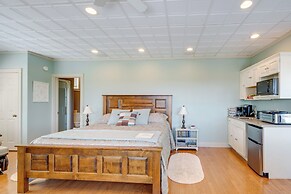 4 Mi to German Village: Studio w/ Hot Tub!