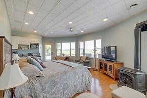 4 Mi to German Village: Studio w/ Hot Tub!