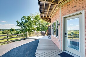 4 Mi to German Village: Studio w/ Hot Tub!