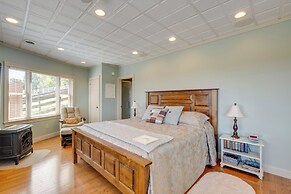 4 Mi to German Village: Studio w/ Hot Tub!