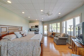 4 Mi to German Village: Studio w/ Hot Tub!