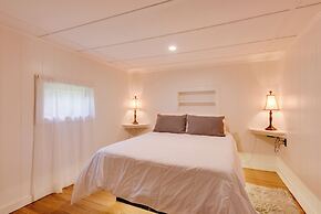 Hillsgrove Cabin w/ Private Hot Tub!