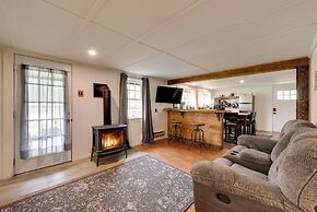 Hillsgrove Cabin w/ Private Hot Tub!