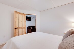 Hillsgrove Cabin w/ Community Perks: Pets Welcome!