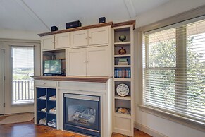 Millersburg Getaway w/ Amish Country Views!