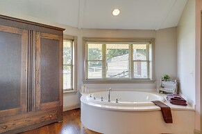 Millersburg Getaway w/ Amish Country Views!