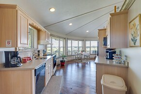 Millersburg Getaway w/ Amish Country Views!