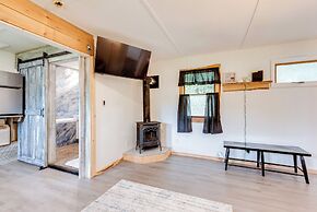 Pet-friendly Cabin w/ Grill in Hillsgrove