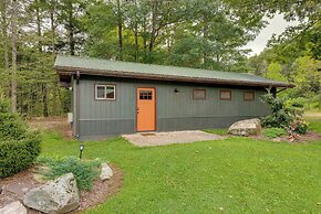 Pet-friendly Cabin w/ Grill in Hillsgrove