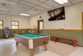 Pet-friendly Cabin w/ Grill in Hillsgrove