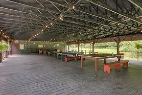 Pet-friendly Cabin w/ Grill in Hillsgrove