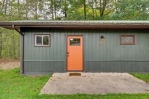 Pet-friendly Cabin w/ Grill in Hillsgrove