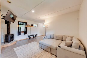 Pet-friendly Cabin w/ Grill in Hillsgrove