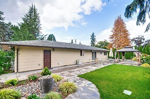 Milwaukie Home w/ Outdoor Dining Space