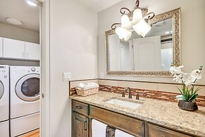 Milwaukie Home w/ Outdoor Dining Space