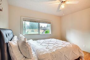 Milwaukie Home w/ Outdoor Dining Space