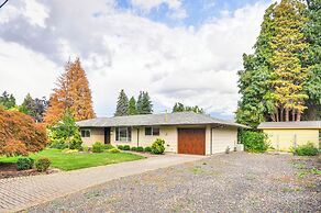 Milwaukie Home w/ Outdoor Dining Space