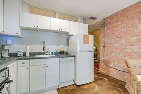 ~ 4 Mi to Downtown: Historic Austin Apartment