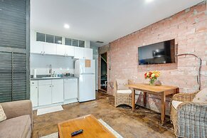 ~ 4 Mi to Downtown: Historic Austin Apartment