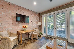 ~ 4 Mi to Downtown: Historic Austin Apartment