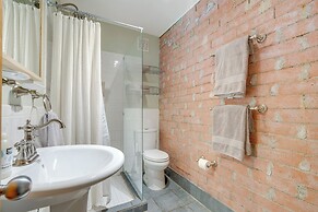 ~ 4 Mi to Downtown: Historic Austin Apartment