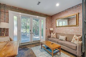 ~ 4 Mi to Downtown: Historic Austin Apartment