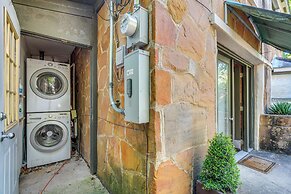 ~ 4 Mi to Downtown: Historic Austin Apartment