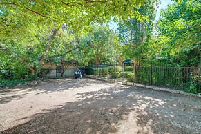 4 Mi to Dtwn: Pet-friendly Austin Studio