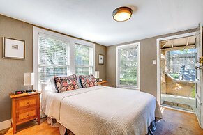 4 Mi to Dtwn: Pet-friendly Austin Studio