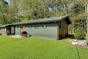 Hillsgrove Creekside Cabin: Close to Hiking