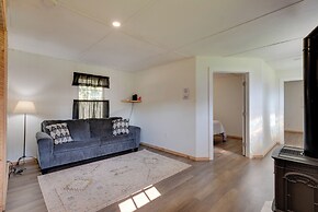 Hillsgrove Creekside Cabin: Close to Hiking