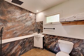 Hillsgrove Creekside Cabin: Close to Hiking