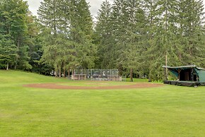 Hillsgrove Creekside Cabin: Close to Hiking