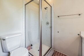 Mill Valley Treehouse Apt 1 Bedroom Apts by RedAwning