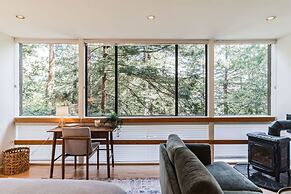Mill Valley Treehouse Apt 1 Bedroom Apts by RedAwning