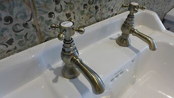 Royal Oak Retreat Near Lewes, Stunning Whole Flat